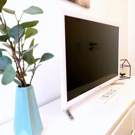 아파트 Moderne Mit Bodentiefer Dusche, Waschmaschine Und Kueche - 