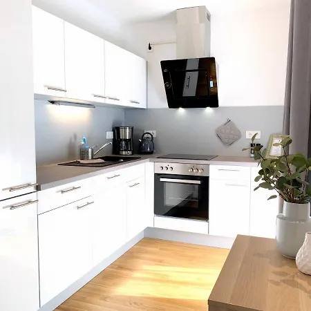 아파트 Moderne Mit Bodentiefer Dusche, Waschmaschine Und Kueche - 