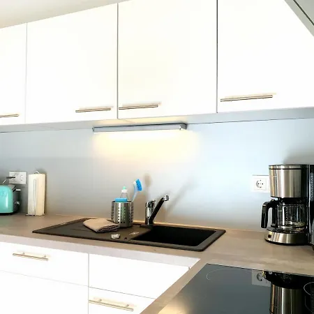 아파트 Moderne Mit Bodentiefer Dusche, Waschmaschine Und Kueche - 