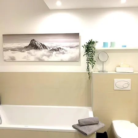 아파트 Moderne Mit Bodentiefer Dusche, Waschmaschine Und Kueche - 