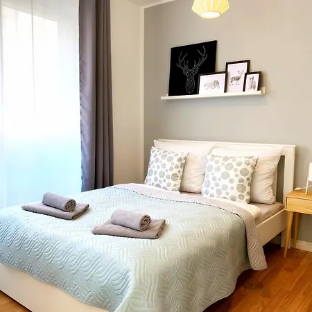 Moderne Mit Bodentiefer Dusche, Waschmaschine Und Küche - Hoffi *