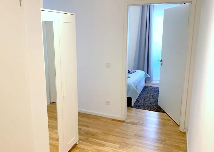 Apartamento Moderne Mit Bodentiefer Dusche, Waschmaschine Und Küche - Hoffi