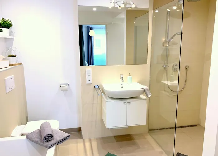 Apartamento Moderne Mit Bodentiefer Dusche, Waschmaschine Und Küche - Hoffi