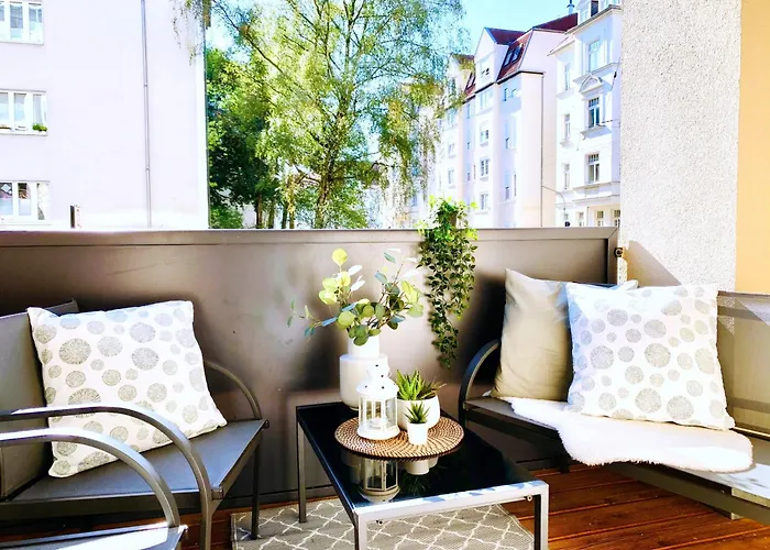 Moderne Mit Bodentiefer Dusche, Waschmaschine Und Küche - Hoffi Apartamento Leipzig