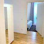 Apartment Moderne Mit Bodentiefer Dusche, Waschmaschine Und Kueche - 
