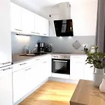 Apartment Moderne Mit Bodentiefer Dusche, Waschmaschine Und Kueche - 
