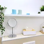 Moderne Mit Bodentiefer Dusche, Waschmaschine Und Kueche - 