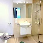 Apartment Moderne Mit Bodentiefer Dusche, Waschmaschine Und Kueche - 