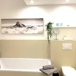 Apartment Moderne Mit Bodentiefer Dusche, Waschmaschine Und Kueche - 