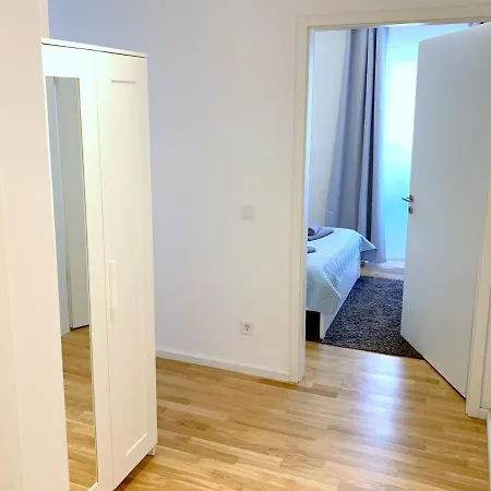 Apartman Moderne Mit Bodentiefer Dusche, Waschmaschine Und Kueche - 