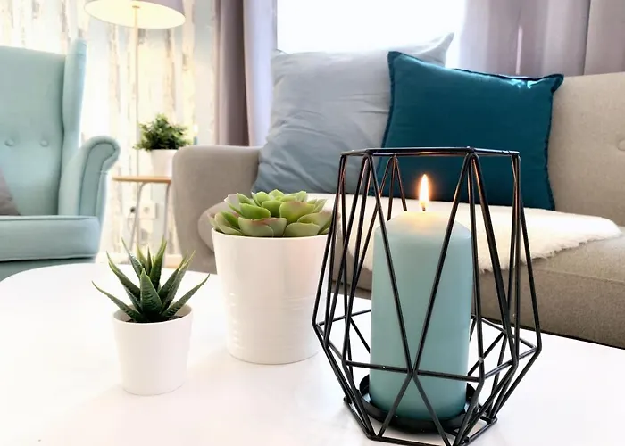 Moderne Mit Bodentiefer Dusche, Waschmaschine Und Kueche - 