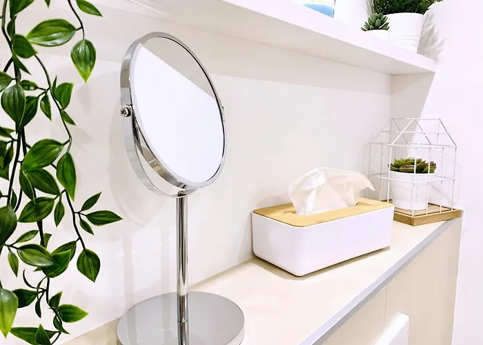 Moderne Mit Bodentiefer Dusche, Waschmaschine Und Kueche - 